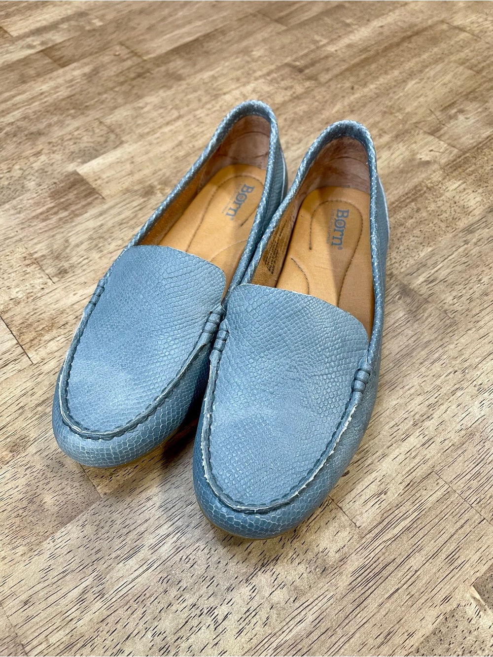Born AMANI Grey/Blue snakeskin pattern loafers